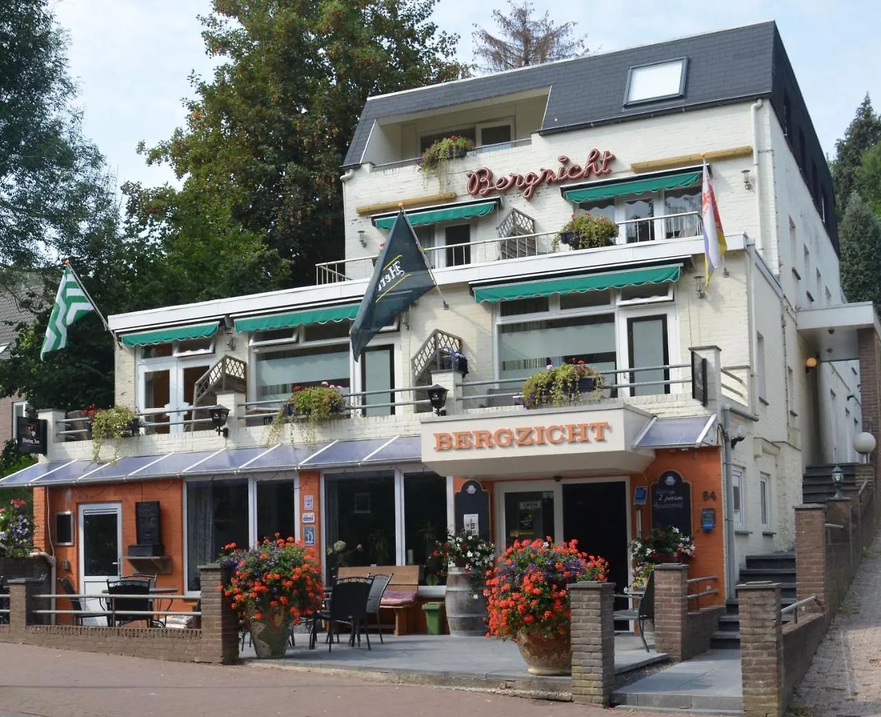 Hotel B&B Bergzicht contacts